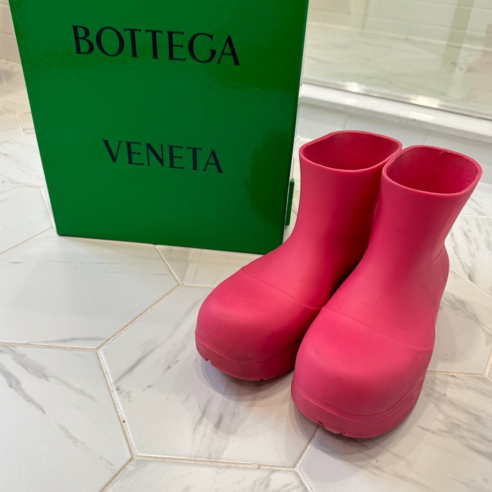 Bottega Veneta Puddle Boot Sz 38 w/Box + Bag